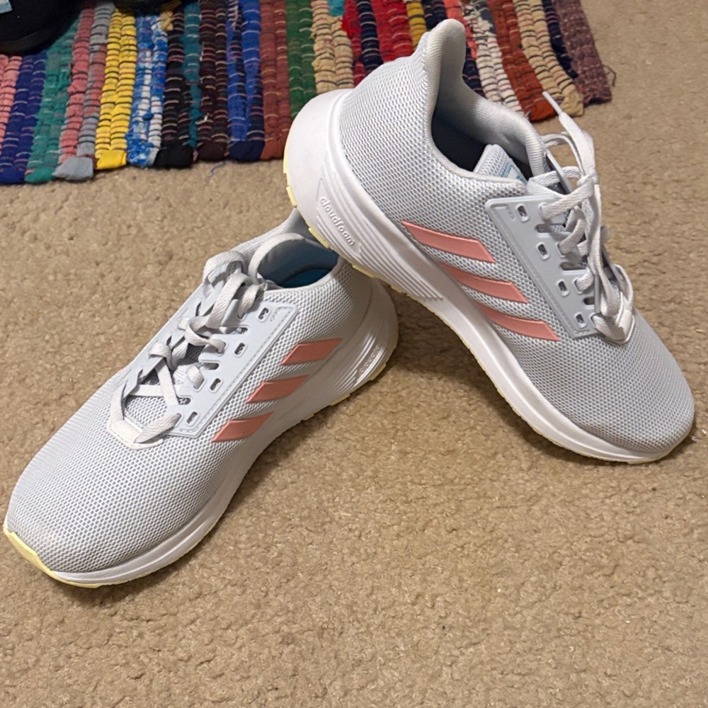 Adidas Light Gray Sneakers with Pink Stripes Big Girls 6/Women’s 8